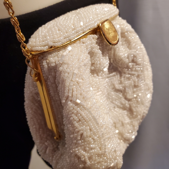 Antique 1920s White Beaded Evening Purse | Gold Chain Frame - Picture 7 of 16